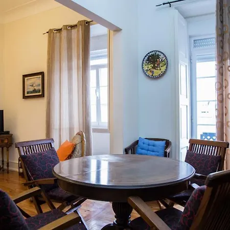 Privatunterkunft Edificio Nobre Algés